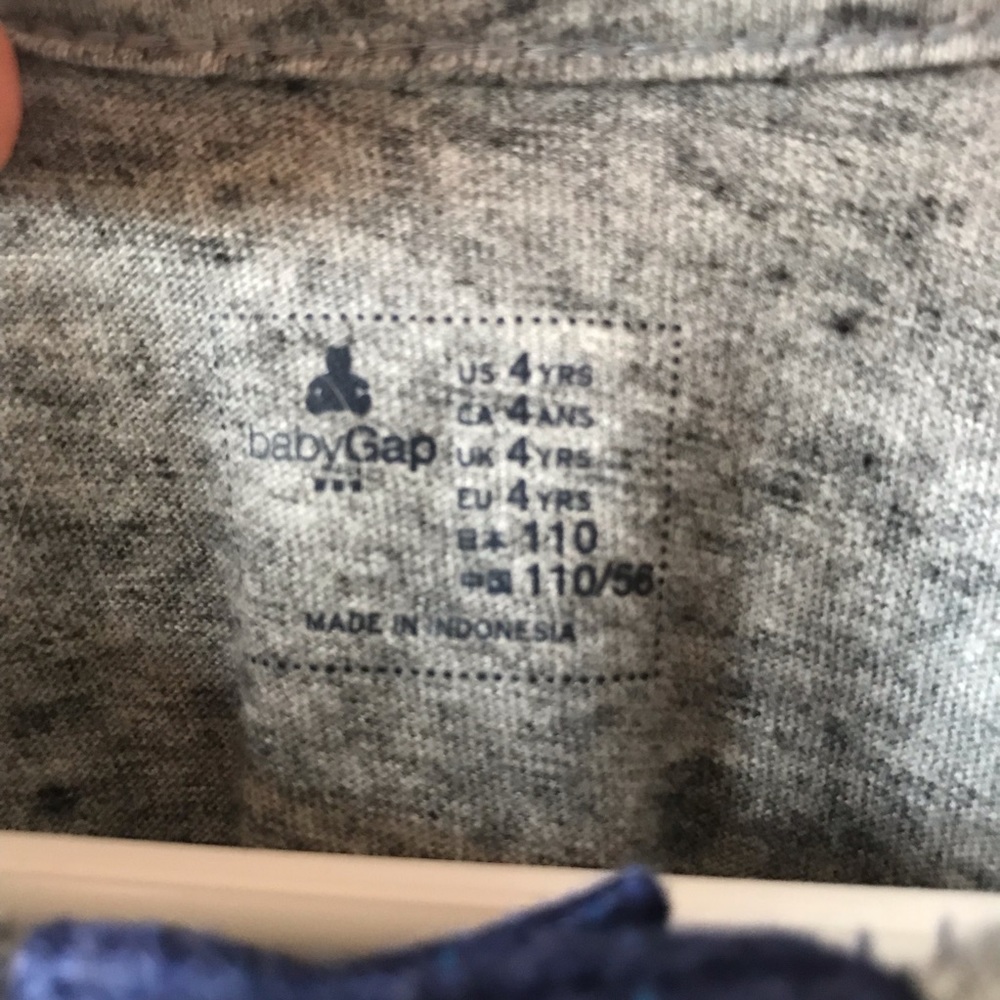 4T Gap long sleeved tee - Picture 2 of 4